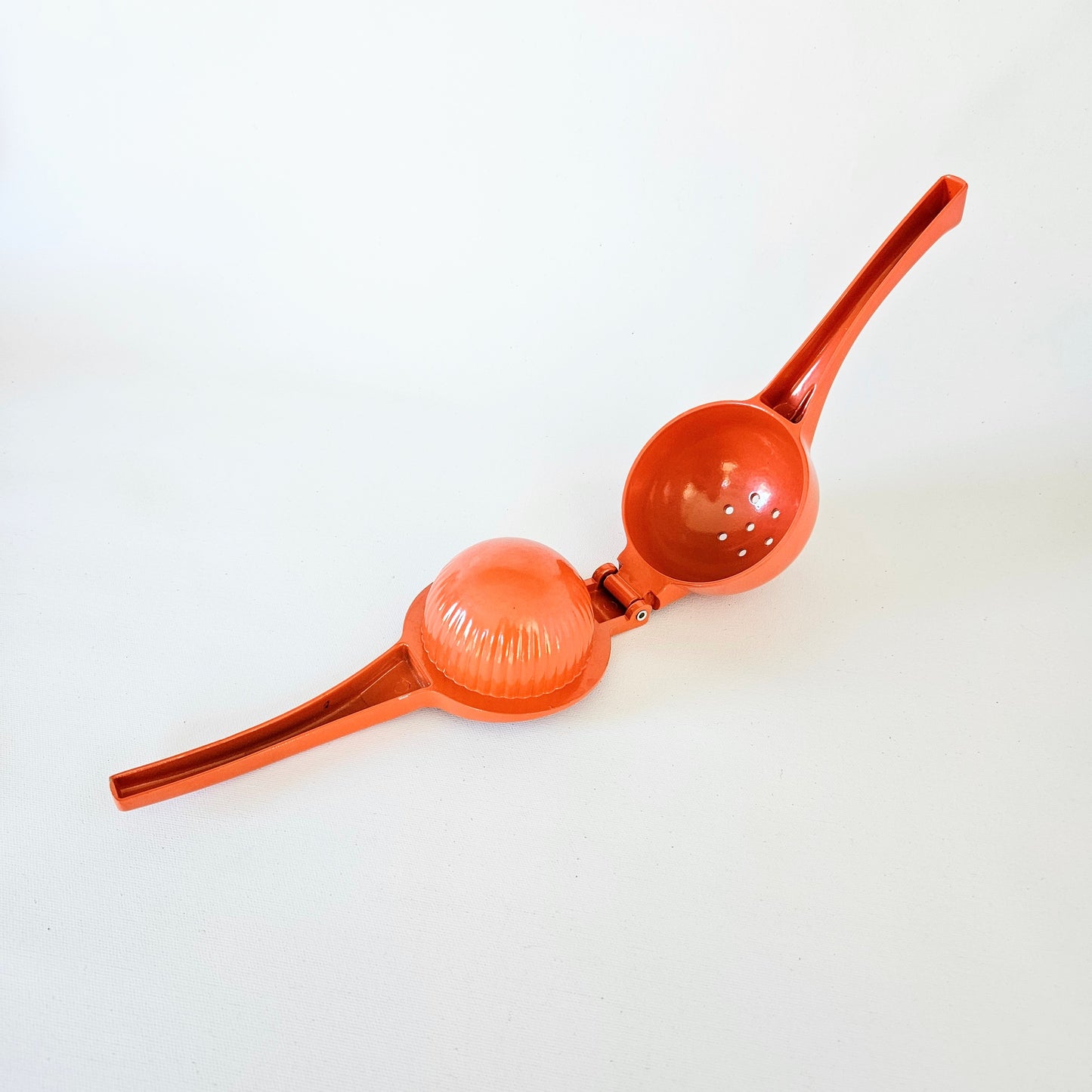 presse-agrumes en métal