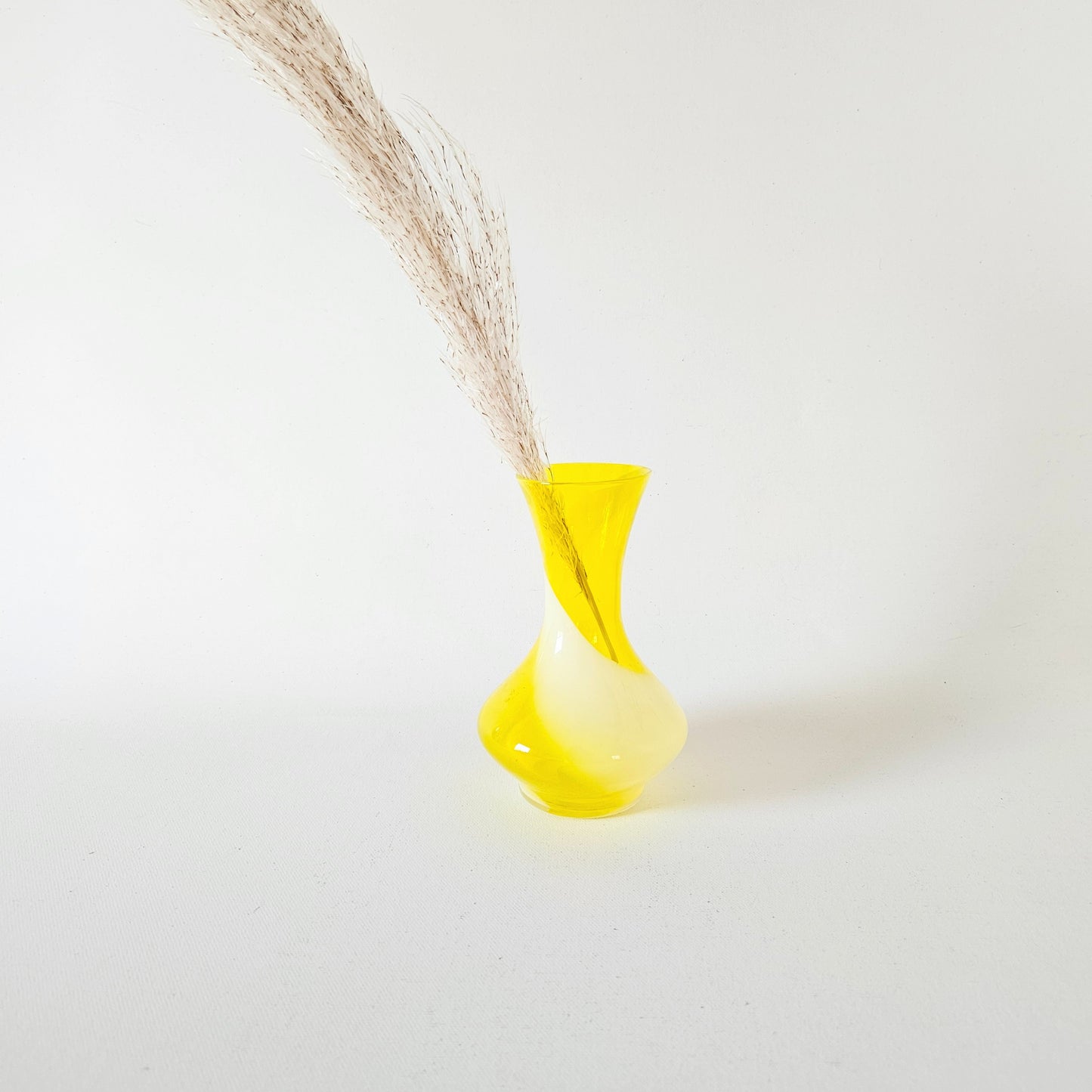 soliflore en verre jaune