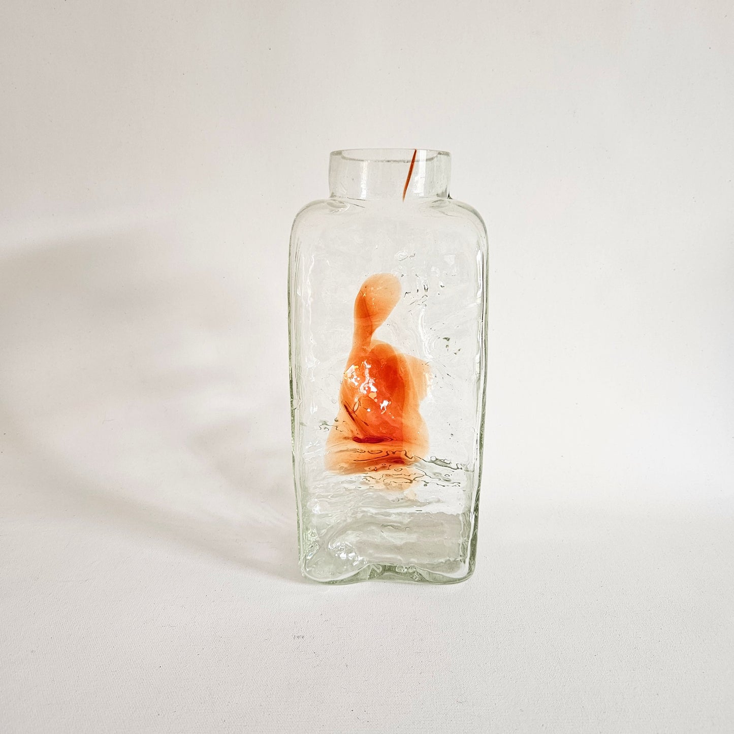 vase en verre froissé