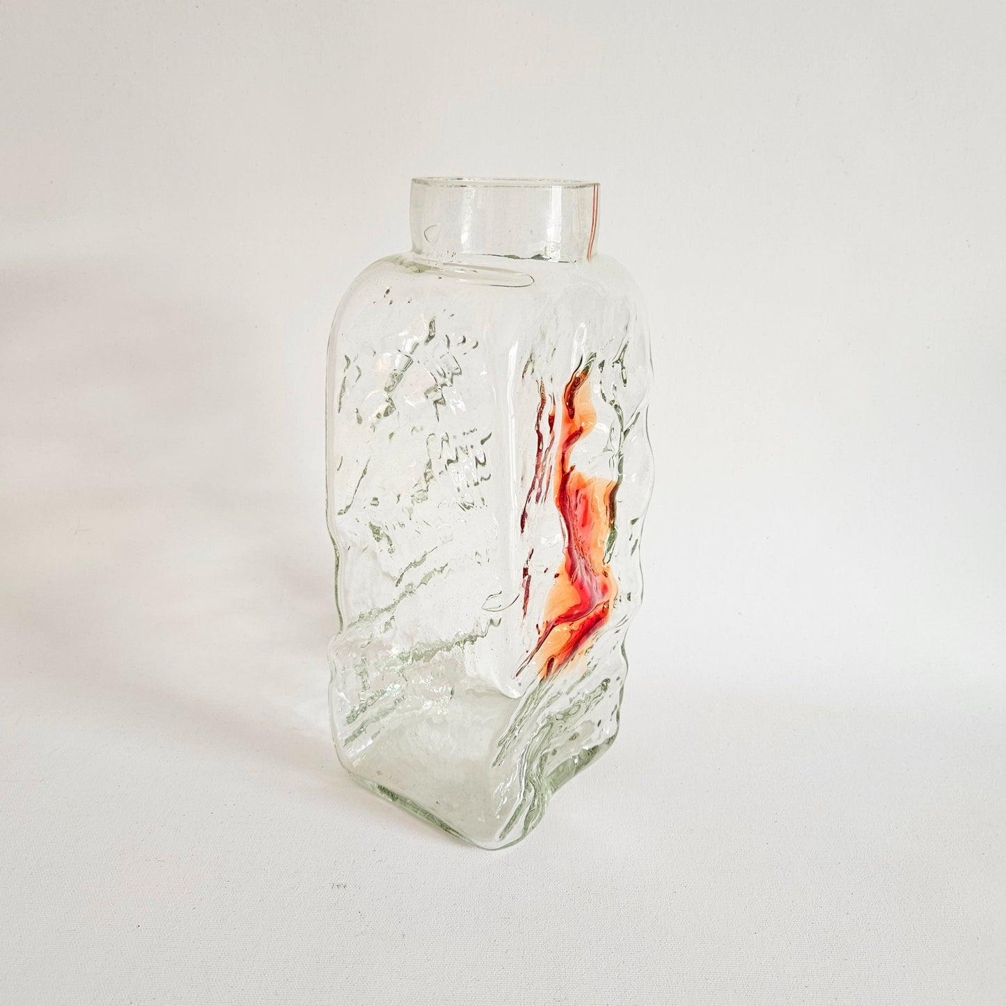 vase en verre froissé