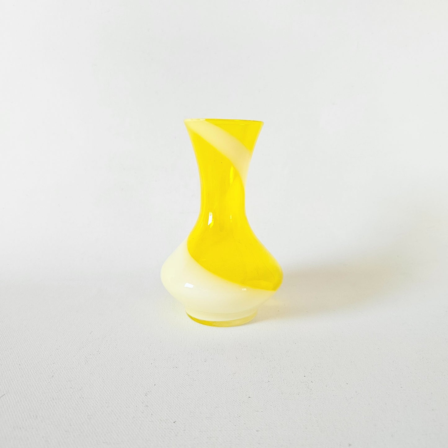 soliflore en verre jaune