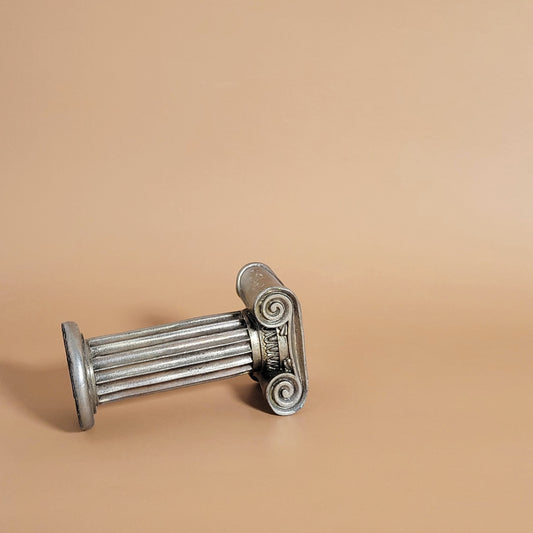 colonne romaine en métal