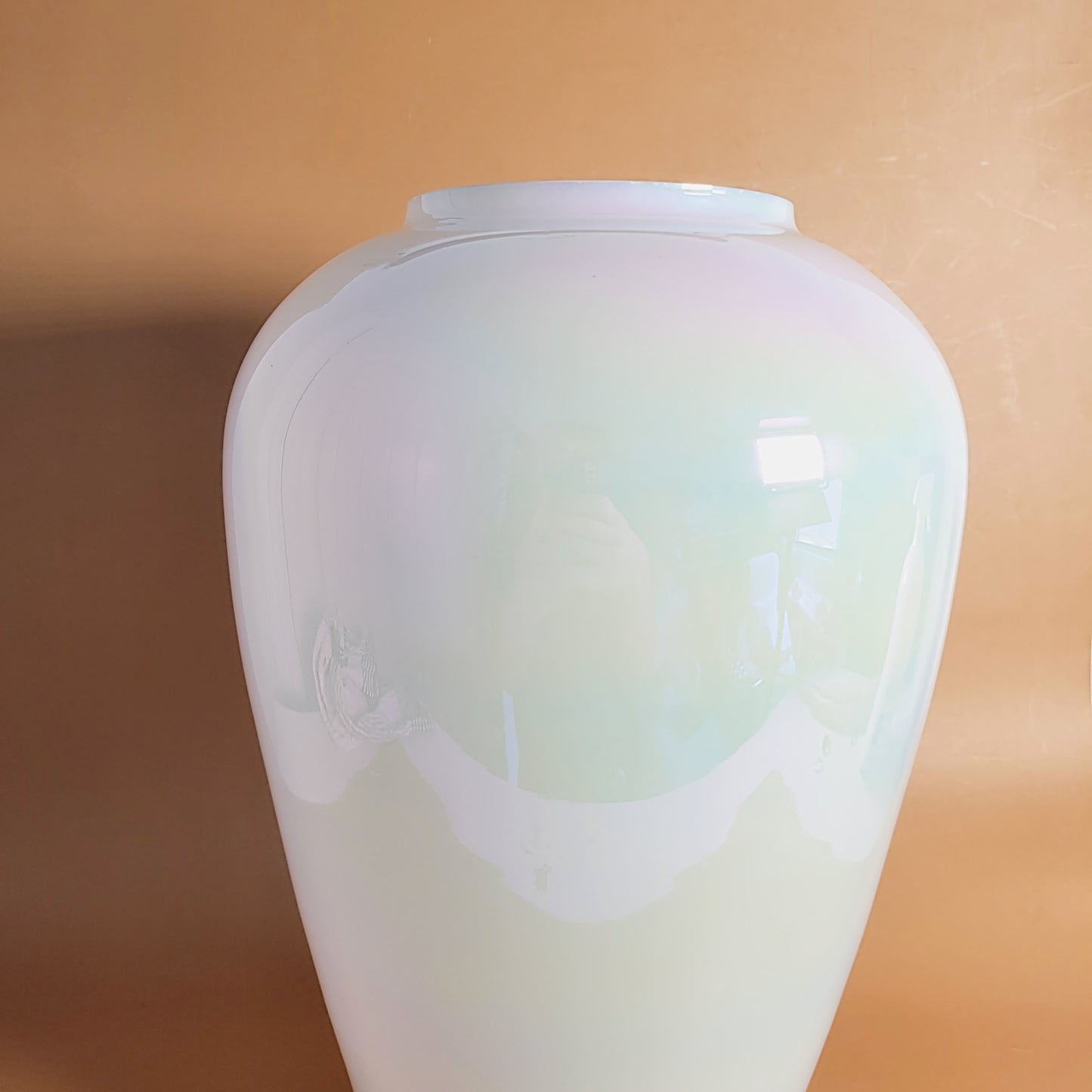vase iridescent
