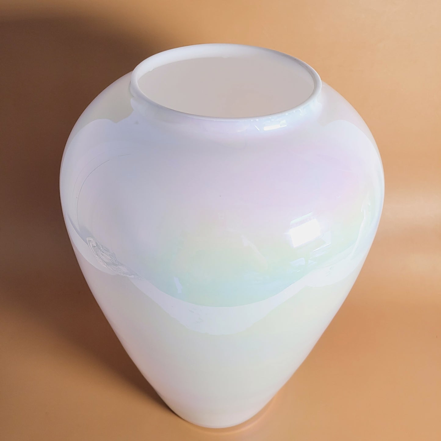 vase iridescent