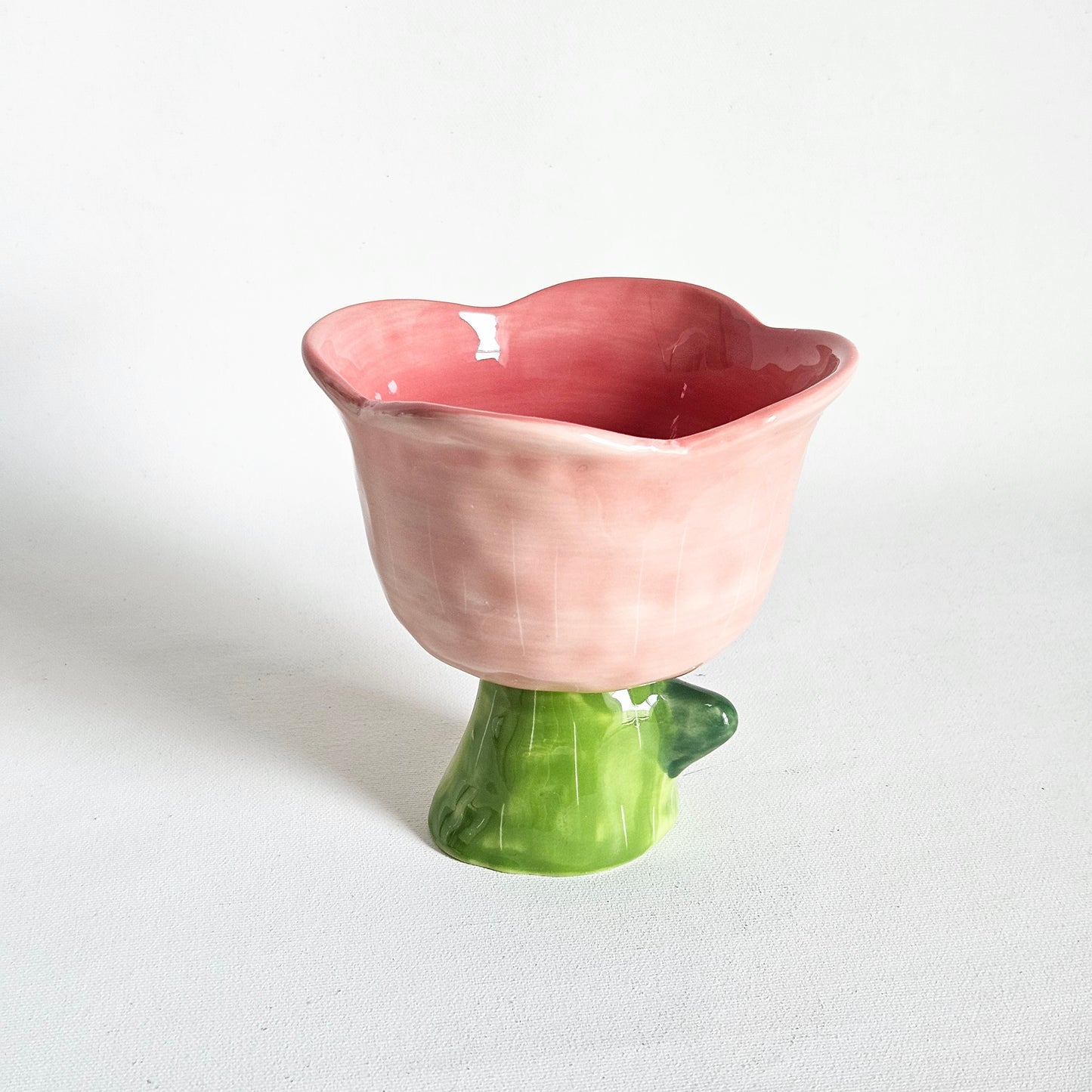 coupelle sur pied Fleur en céramique