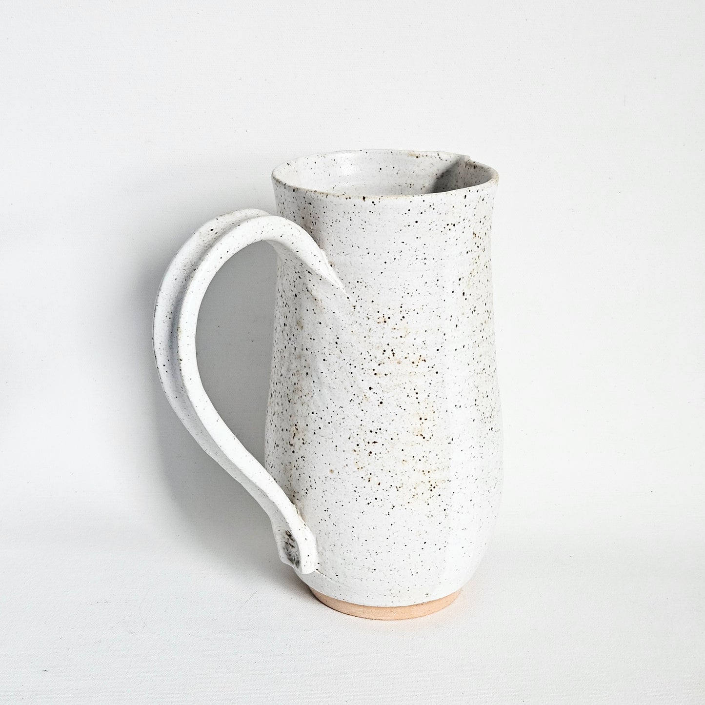 pichet en céramique artisanale