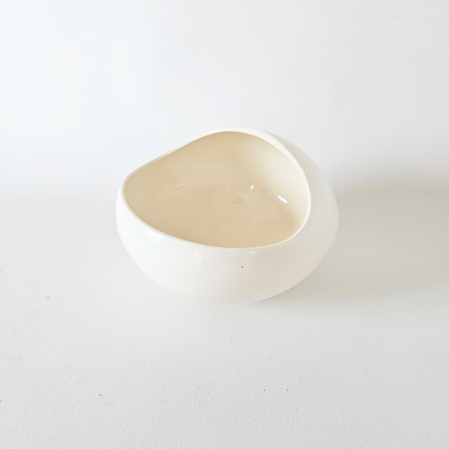 main de sel en céramique artisanale