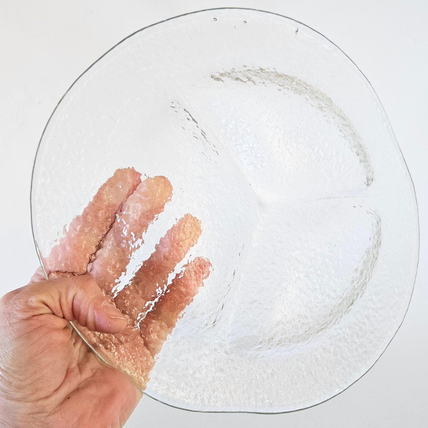 assiettes de service en verre texturé