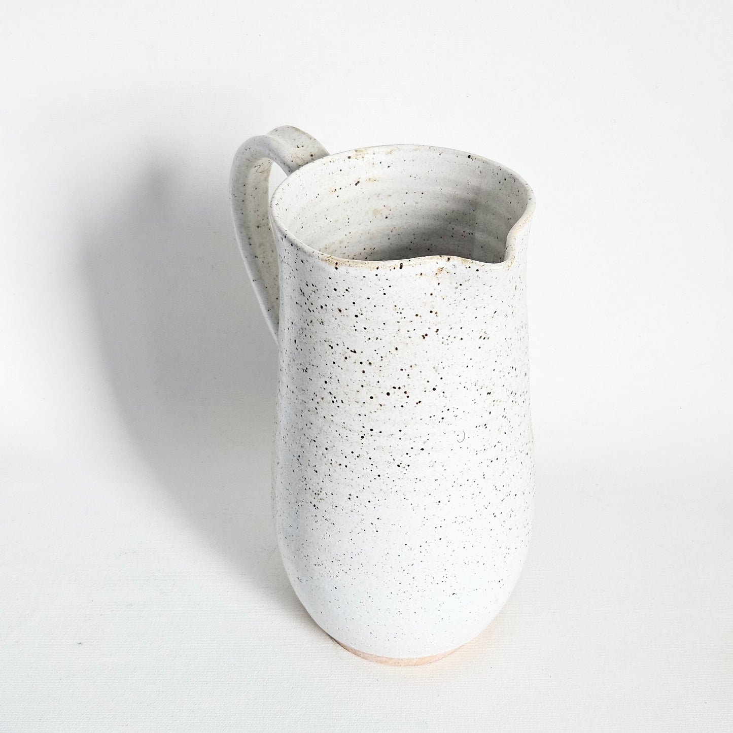 pichet en céramique artisanale