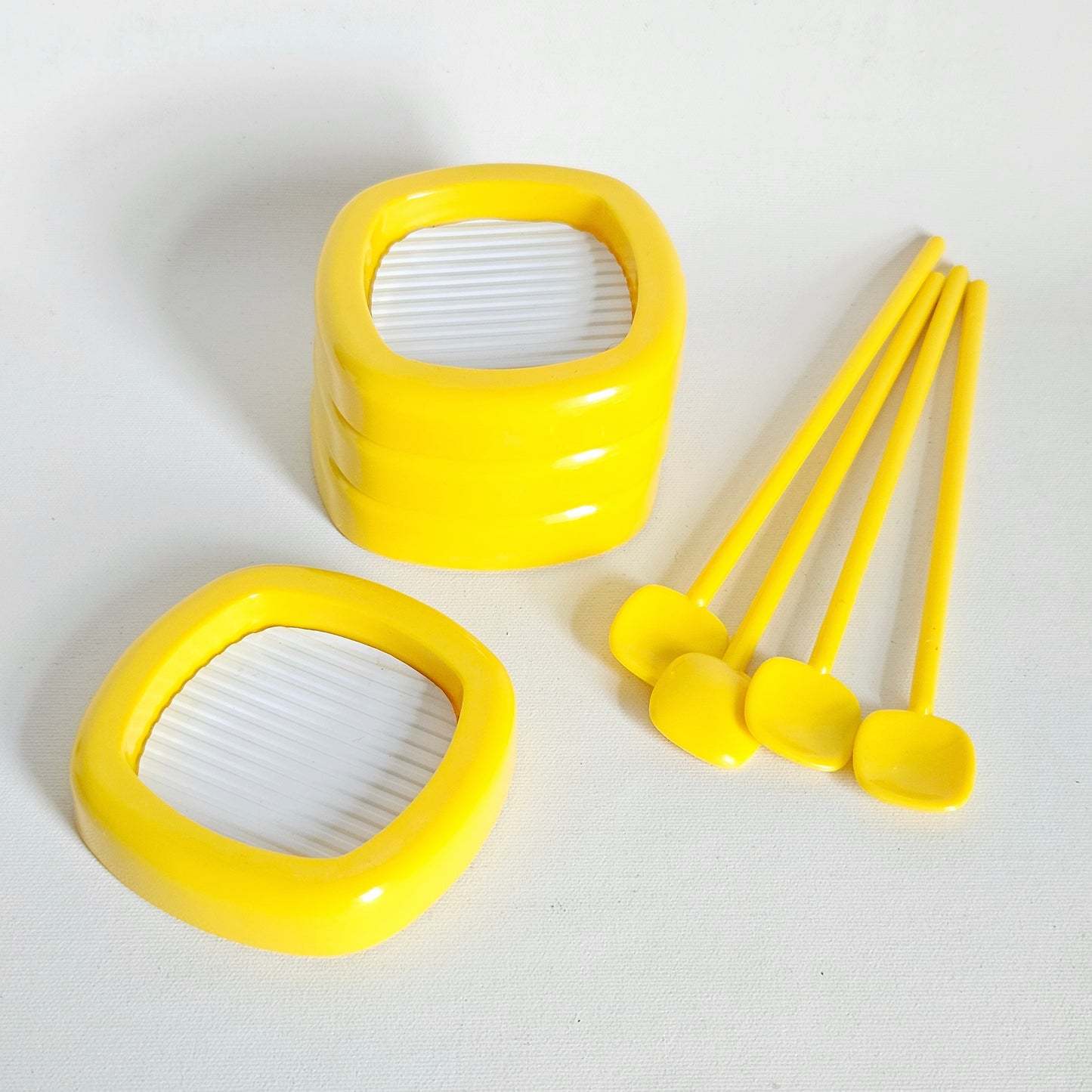 sous-verres et touillettes en plastique x8