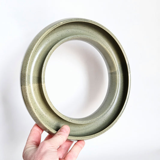 plat de service à olives en céramique artisanale