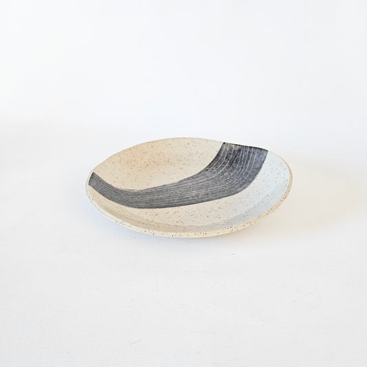 assiette en céramique artisanale