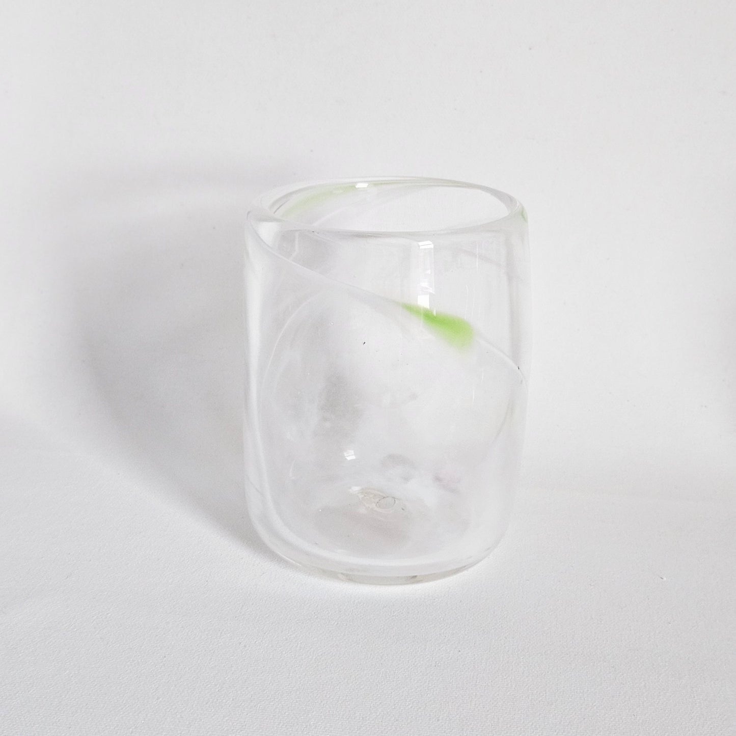 verre gobelet en verre soufflé