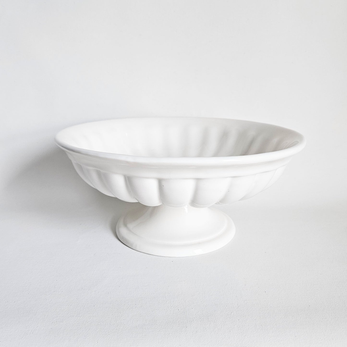 bol à fruits vintage sur pied, Italie