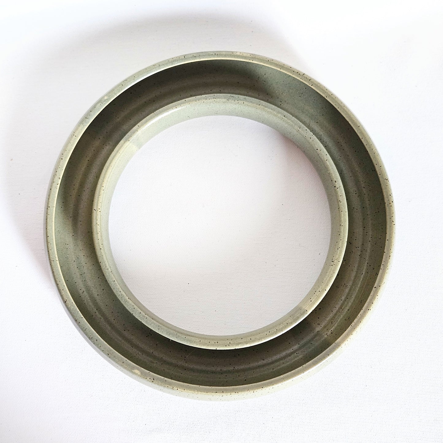 plat de service à olives en céramique artisanale