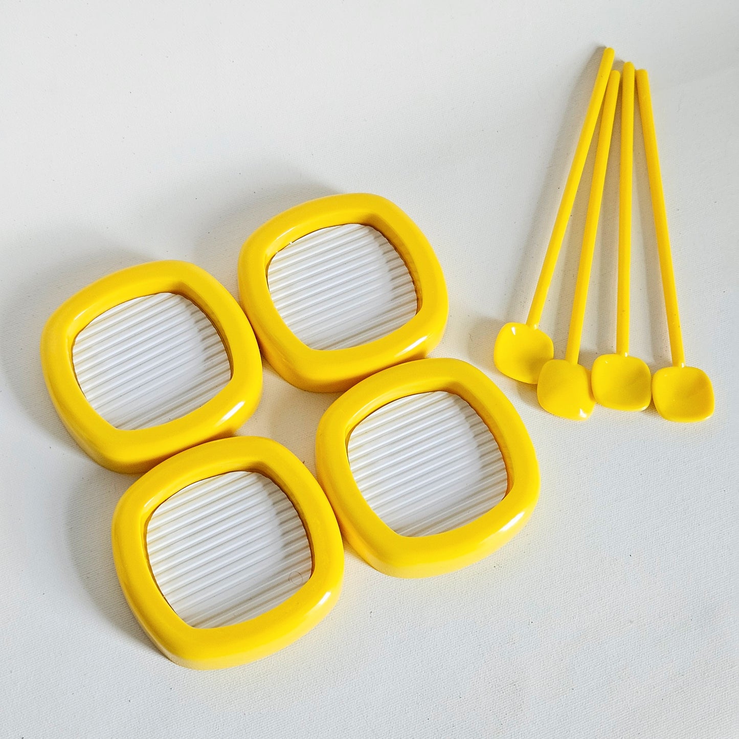 sous-verres et touillettes en plastique x8