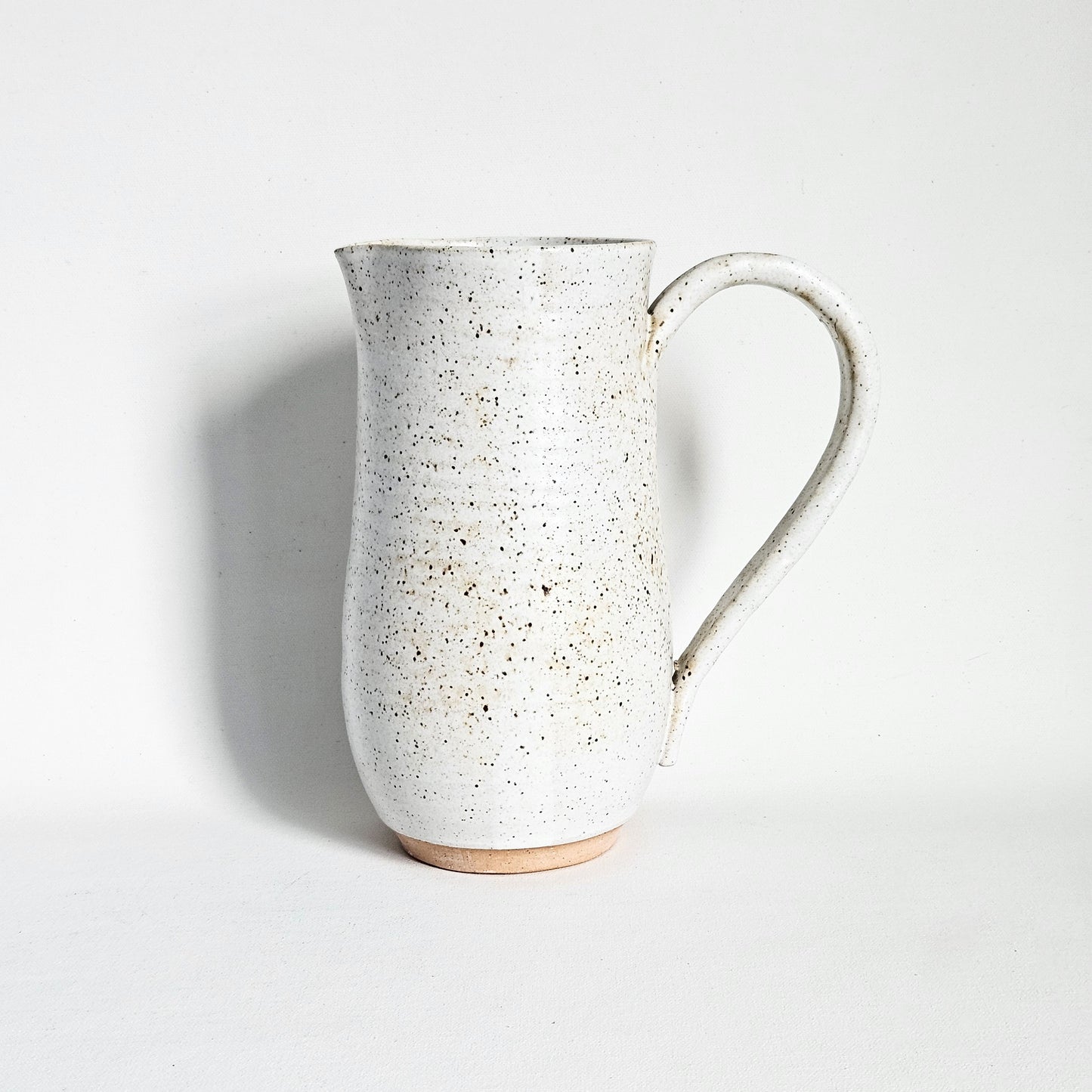 pichet en céramique artisanale