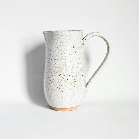 pichet en céramique artisanale