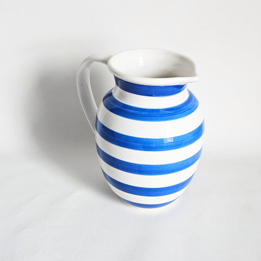 pichet à rayures en céramique