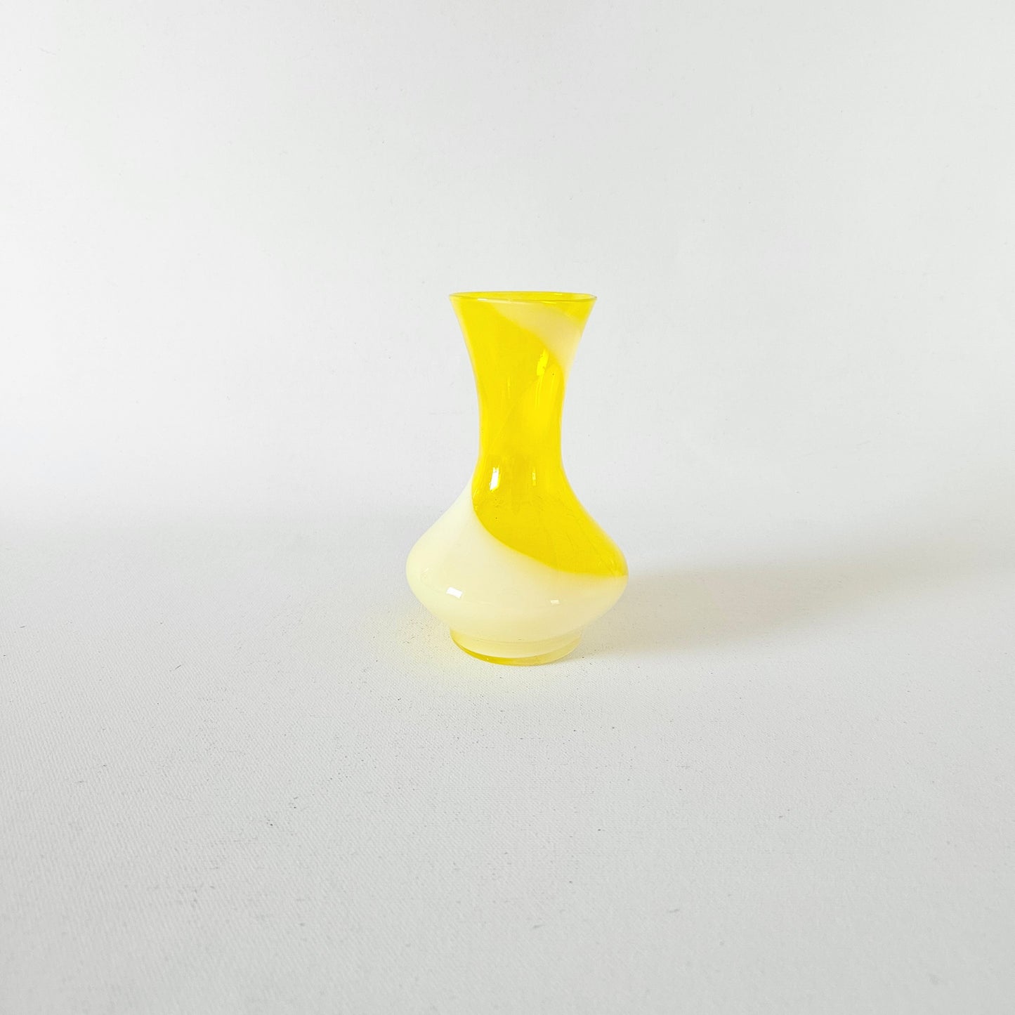 soliflore en verre jaune