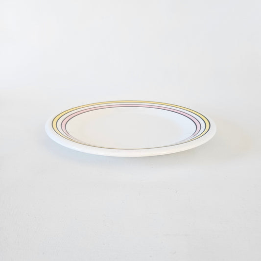 assiette en céramique pastel