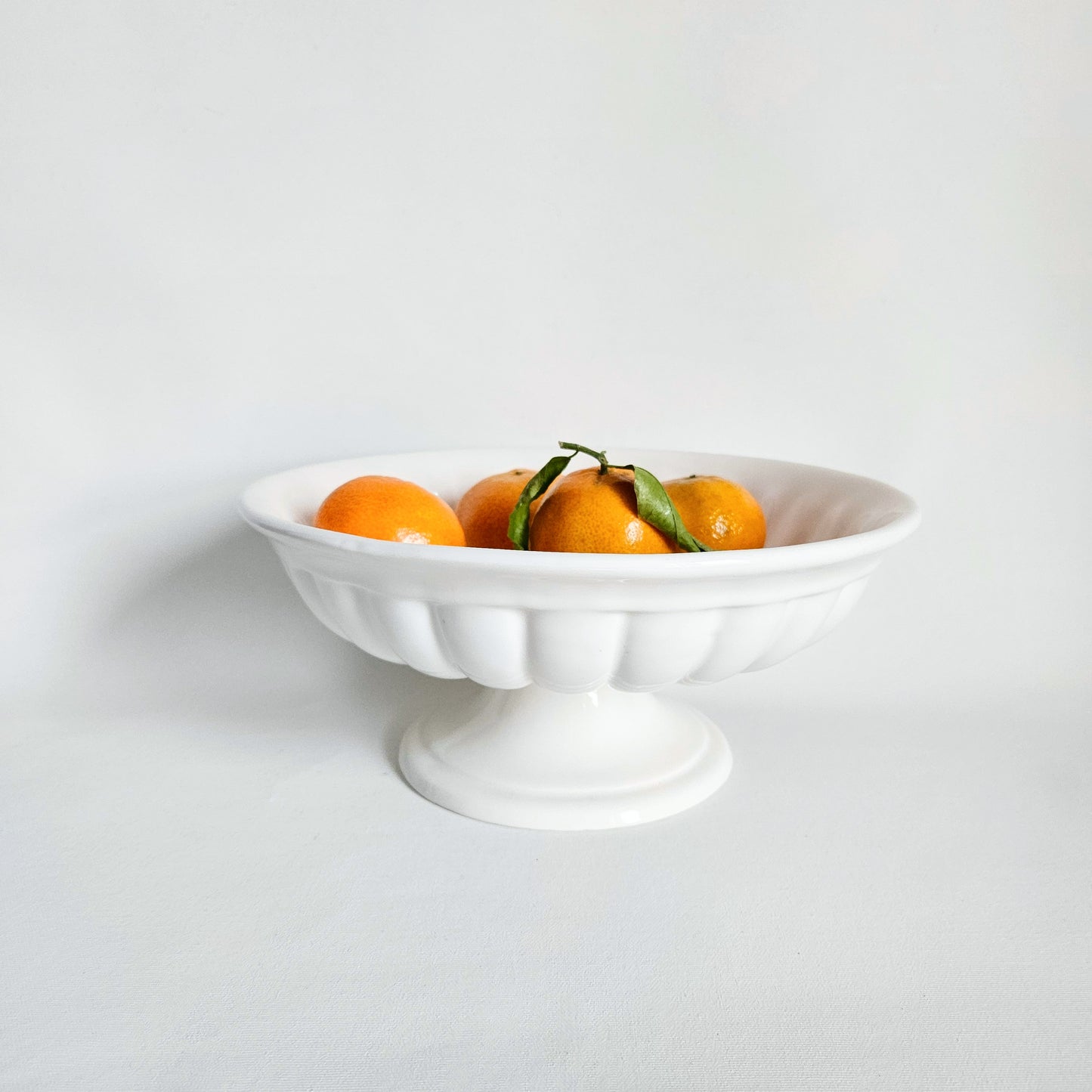 bol à fruits vintage sur pied, Italie