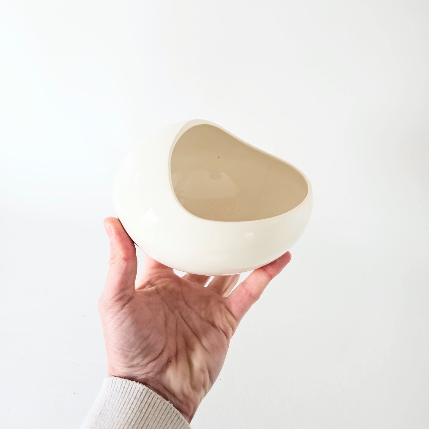 main de sel en céramique artisanale