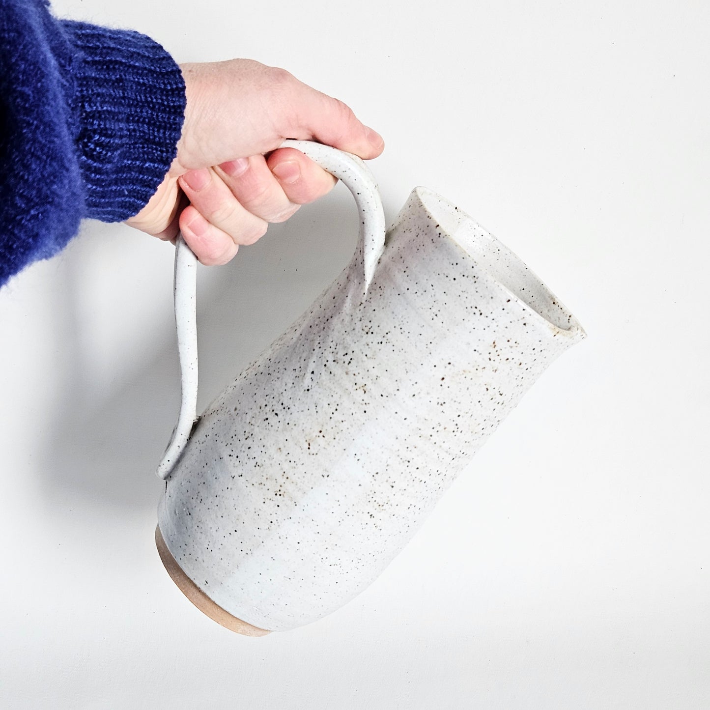 pichet en céramique artisanale