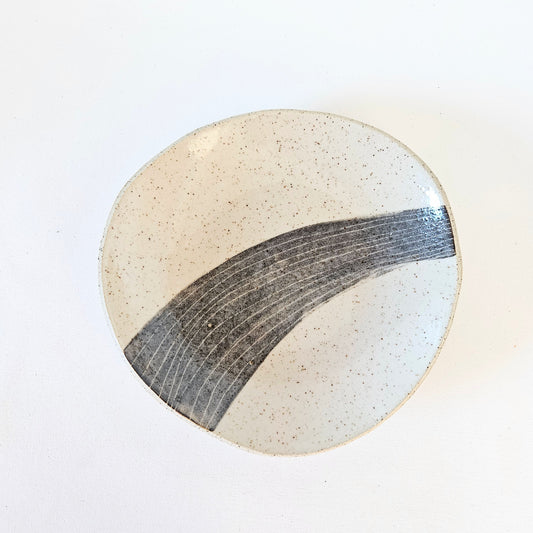 assiette en céramique artisanale