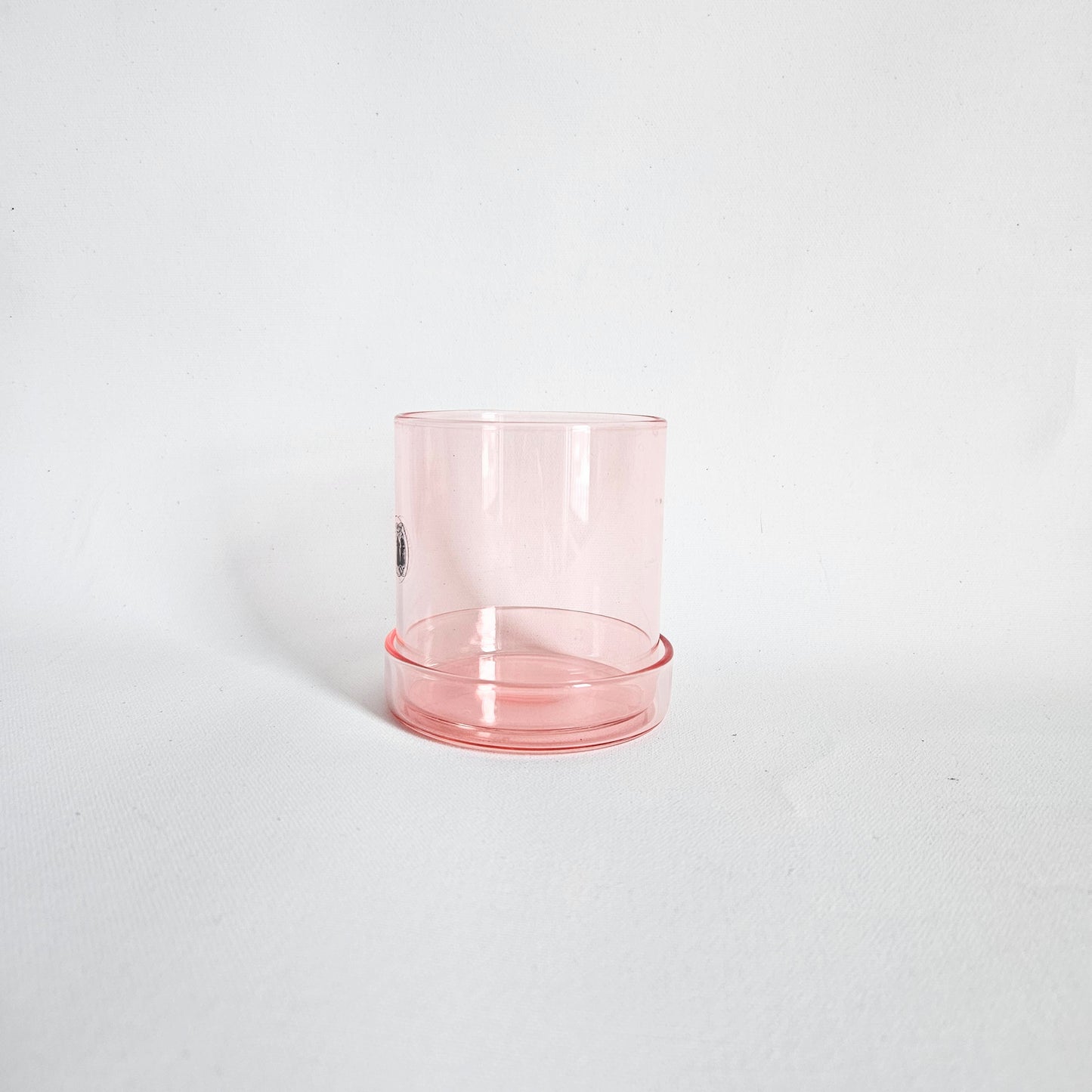 contenant en verre rose