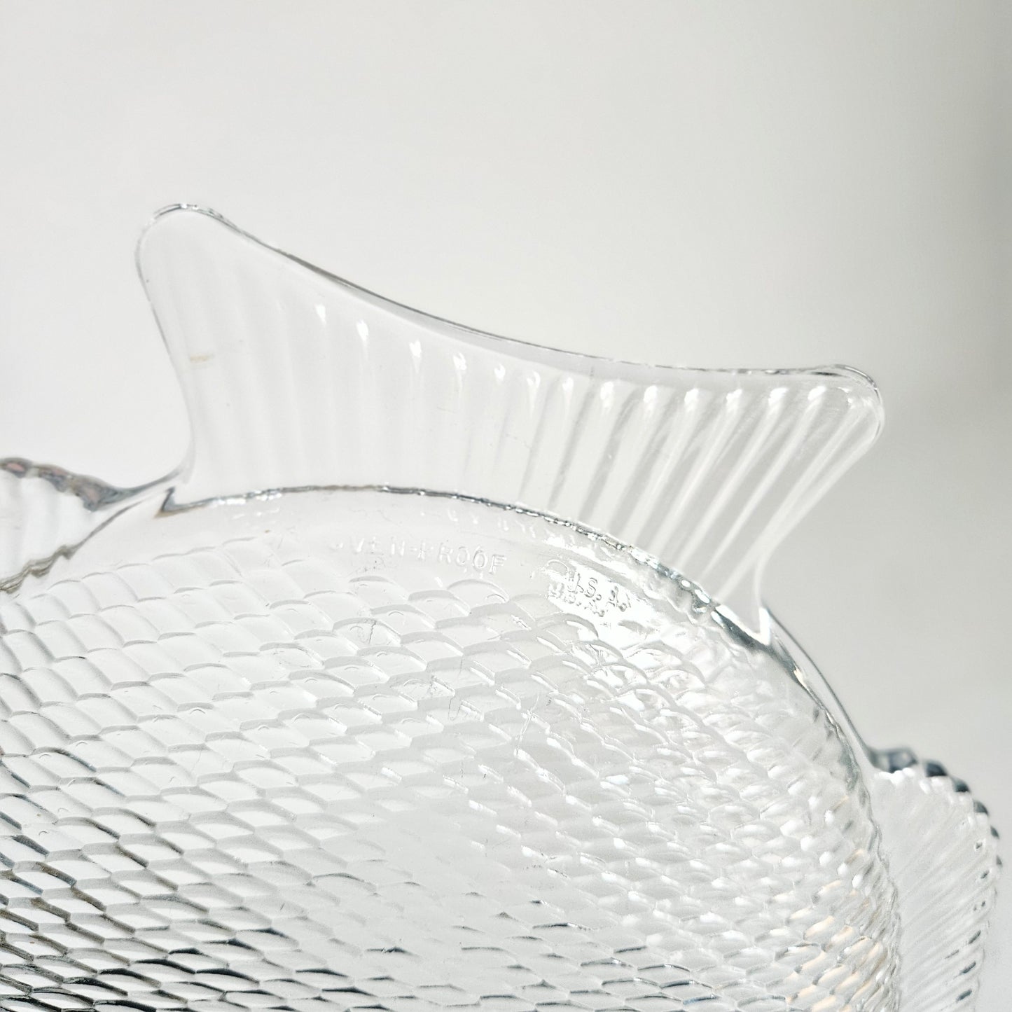 assiette en verre texturé Poisson, USA