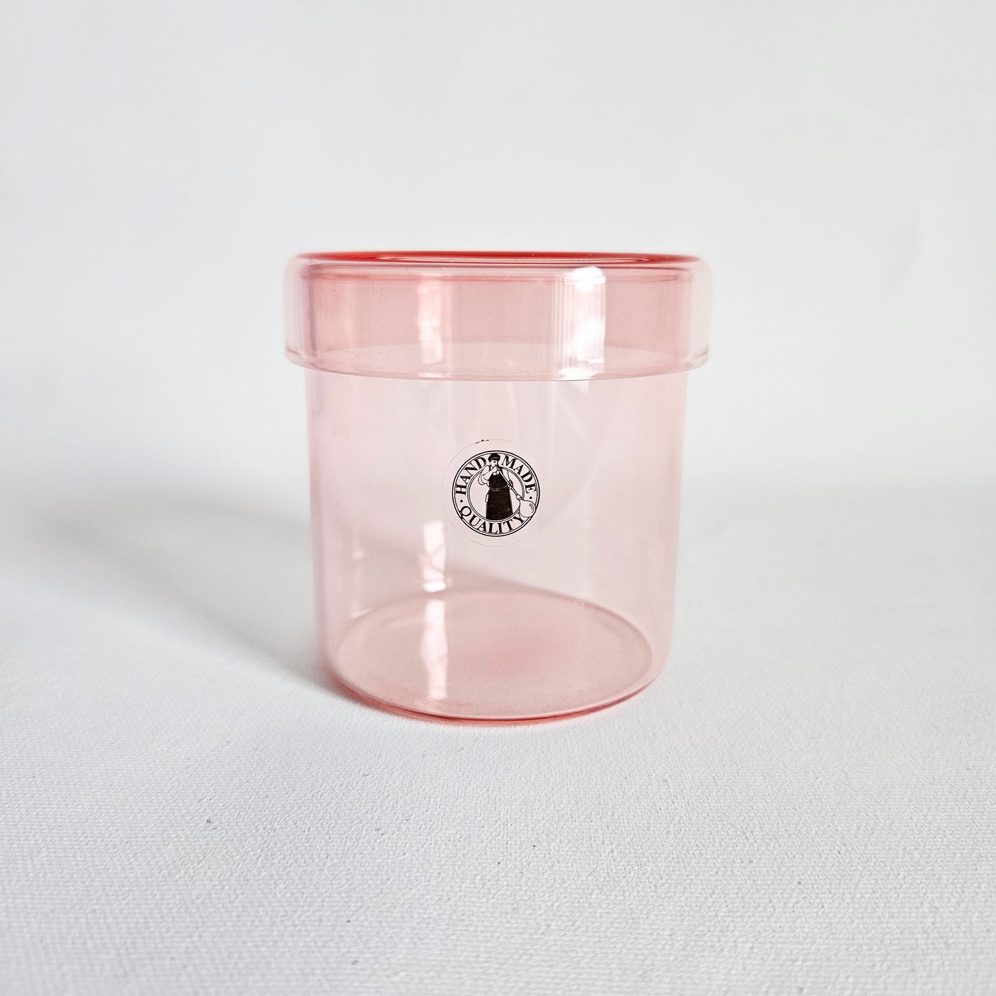 contenant en verre rose