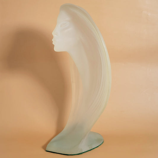 sculpture Woman in the wind