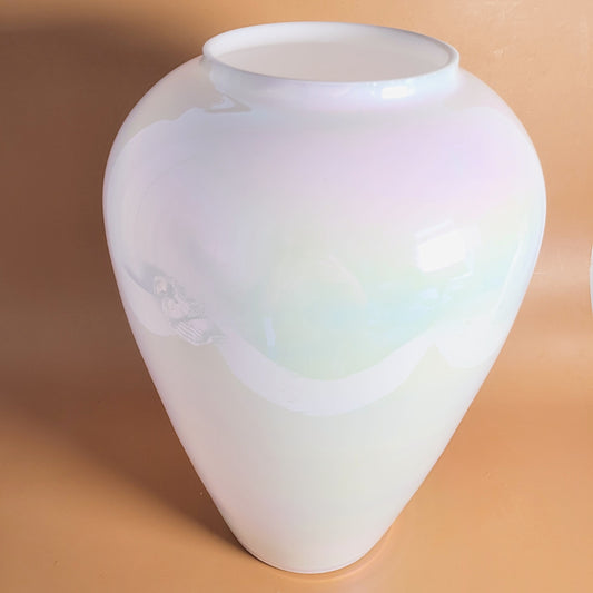 vase iridescent