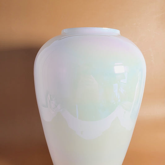 vase iridescent